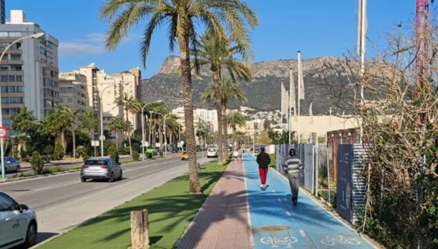 el carril bici que se modificara situado en la av ejercitos espanooles en calp 1