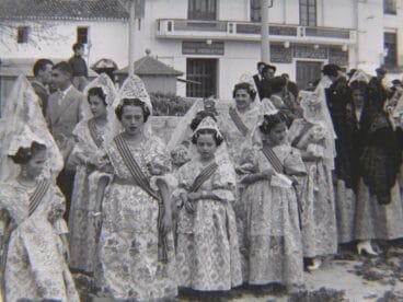 Infantes en la procesión de las fallas de Pego en la década de los 50. Arxiu Municipal Pego
