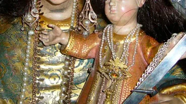 joyas de la imagen de la mare de deu dels desamparats en la iglesia de santa caterina de senija