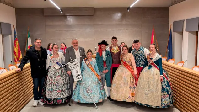 Imagen: La Falla Convent de Pego con el primer premio al monumento infantil