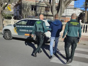 la guardia civil detiene a un individuo por una serie de robos con fuerza en viviendas y establecimientos