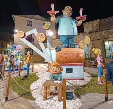 Monumento grande de la Falla Plaça i Natzaré de Pego en 2024