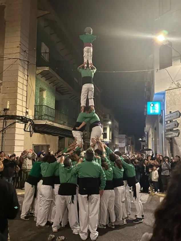 Imagen: Muixeranga de la Marina Alta en la manifestación de Pedreguer