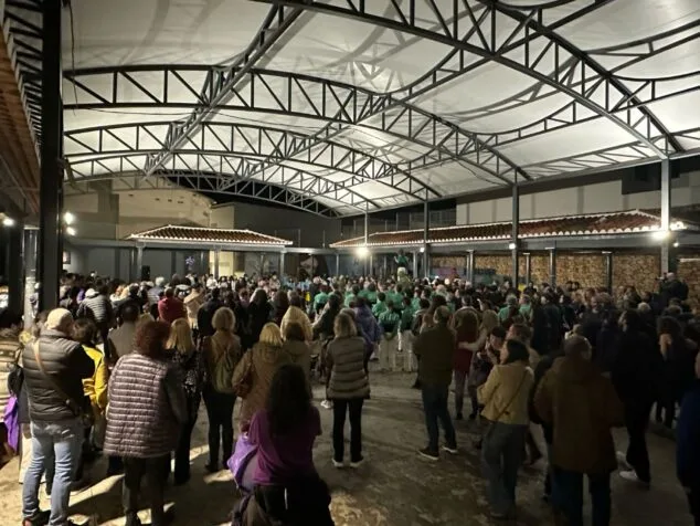 muixeranga de la marina alta en la placa de lamistat de pedreguer en la manifestacion por los derechos de las mujeres