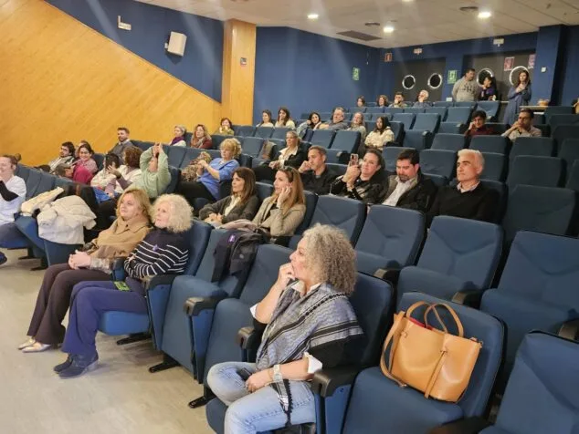 Imagen: Público de la lectura colectiva «Voces para la igualdad»
