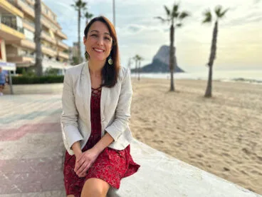Rebeca Merchán, concejala por Somos Calpe del Ayuntamiento de Calp, en la entrevista para LaMarinaAlta . com