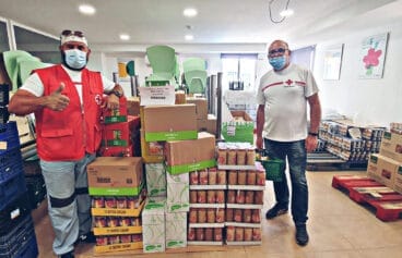 Recogida de alimentos en Cruz Roja con Francisco Molines Baldó, presidente de la entidad en Calp