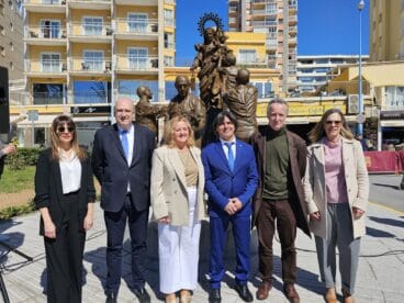 representantes de calp junto a la patrona de los marineros virgen del carmen