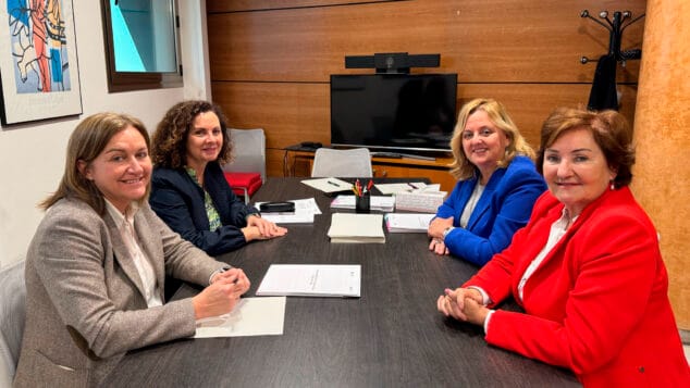 Imagen: Reunión de representantes del Ayuntamiento de Calp con la Conselleria de Sanidad