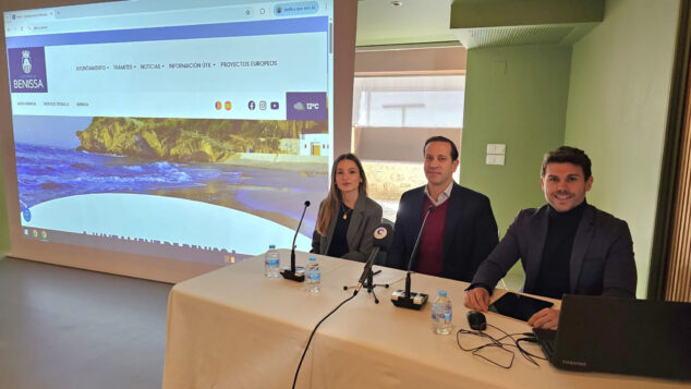 Imagen: Virginia Pérez, Arturo Poquet y Adrián Cabrera presentan la nueva web del Ayuntamiento de Benissa