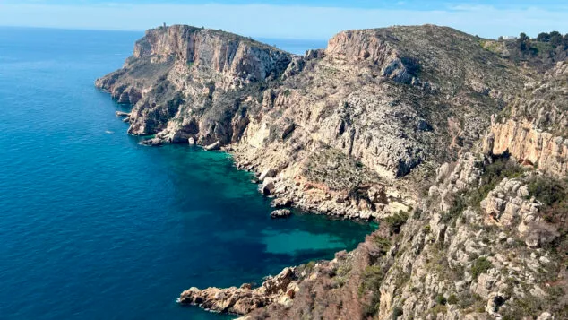 acantilados de la cala llebeig de benitatxell
