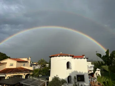 Arcoíris doble en Els Poblets durante la tarde