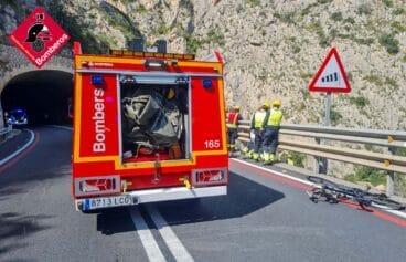 Equipo de Bomberos asistiendo el accidente en Calp
