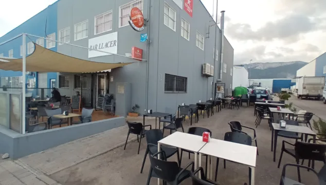 gran terraza exterior de bar llacer 1