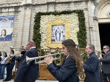 Imagen de la Puríssima Xiqueta de Benissa en exterior de la Basílica en 2025