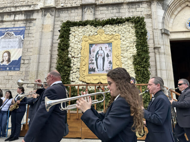 Imagen: Imagen de la Puríssima Xiqueta de Benissa en exterior de la Basílica en 2025