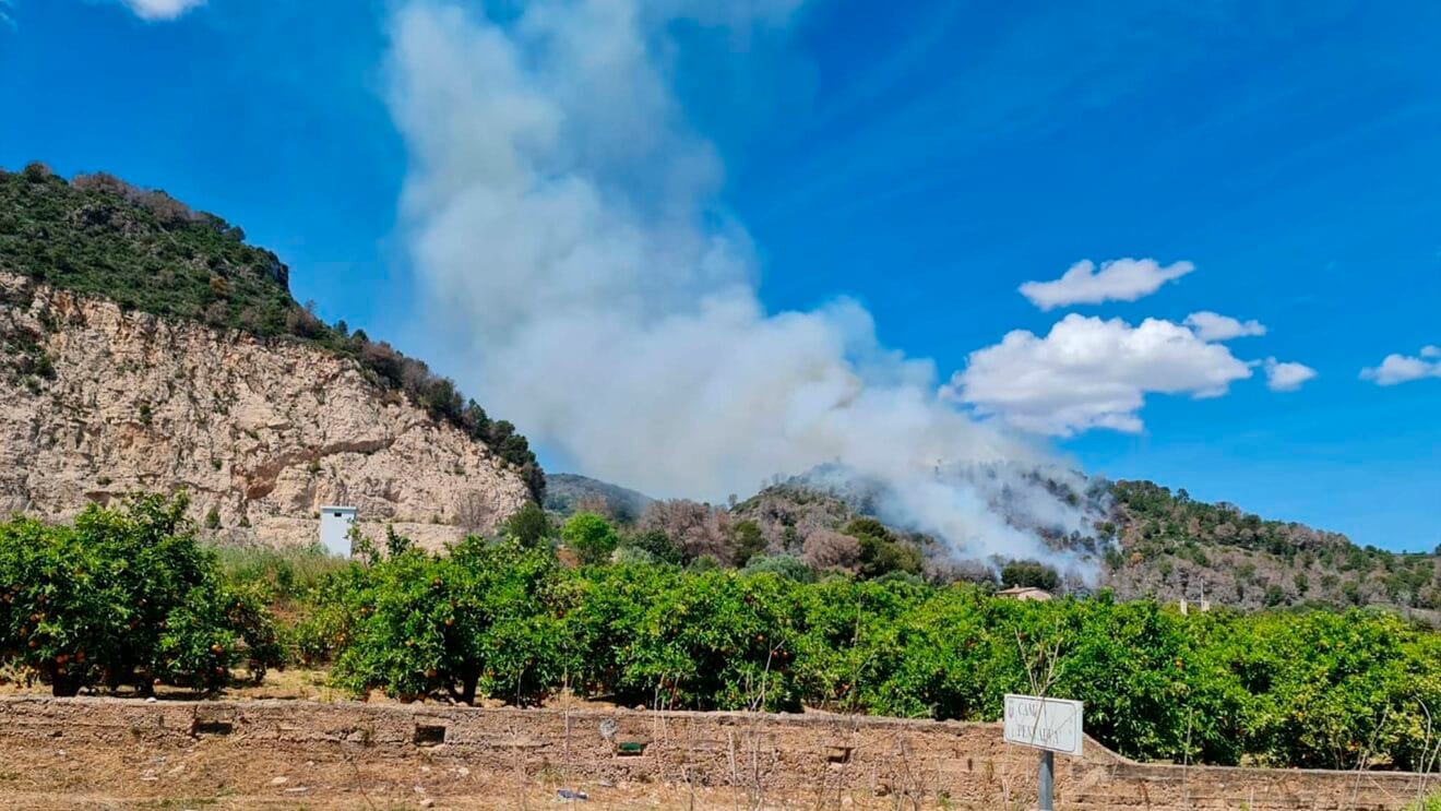 Incendio en Pego desde la zona de Penyalba