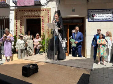 María Esquerdo Cabrera pronunciando el discurso homenaje als Riberers de Benissa
