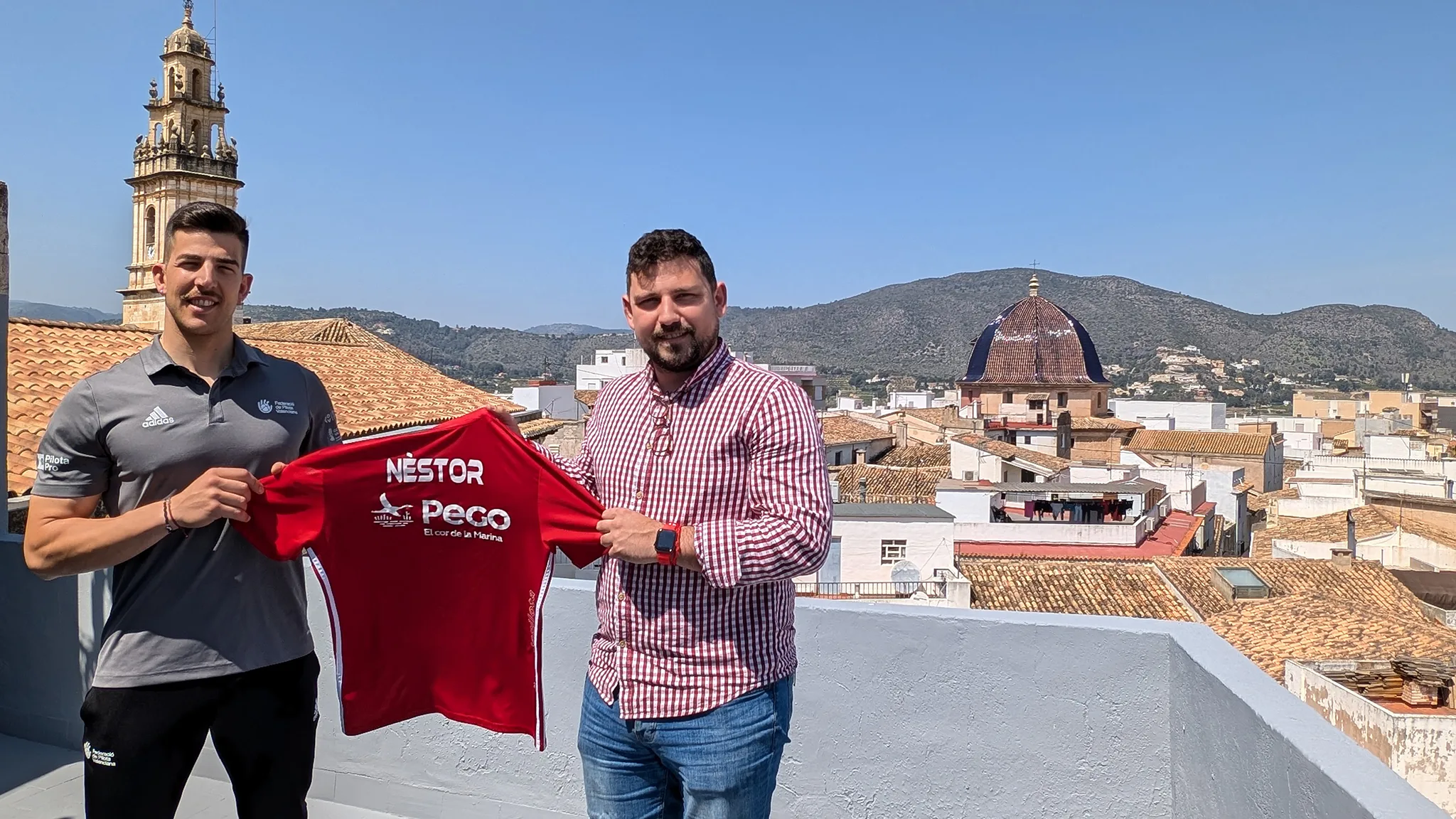 nestor portes jugador de pilota valenciana de pego y ricardo sendra concejal de turismo de pego