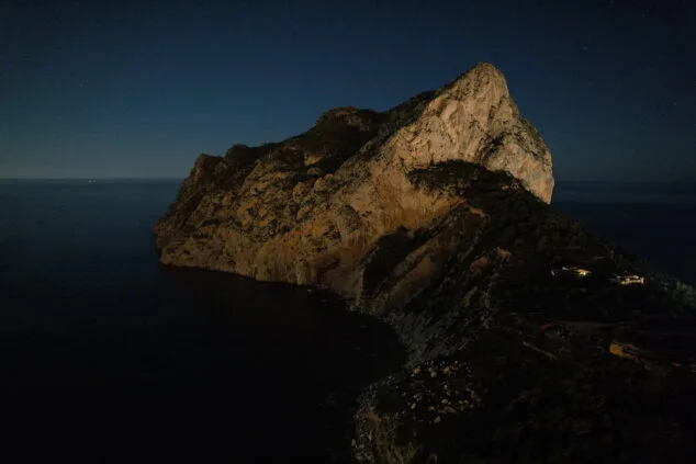 Imagen: Parque Natural del Peñón de Ifach de Calp de noche