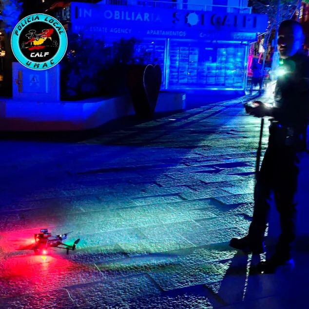 Imagen: Policia Local de Calp durante el apagón