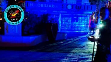 policia local de calp durante el apagon en la localidad