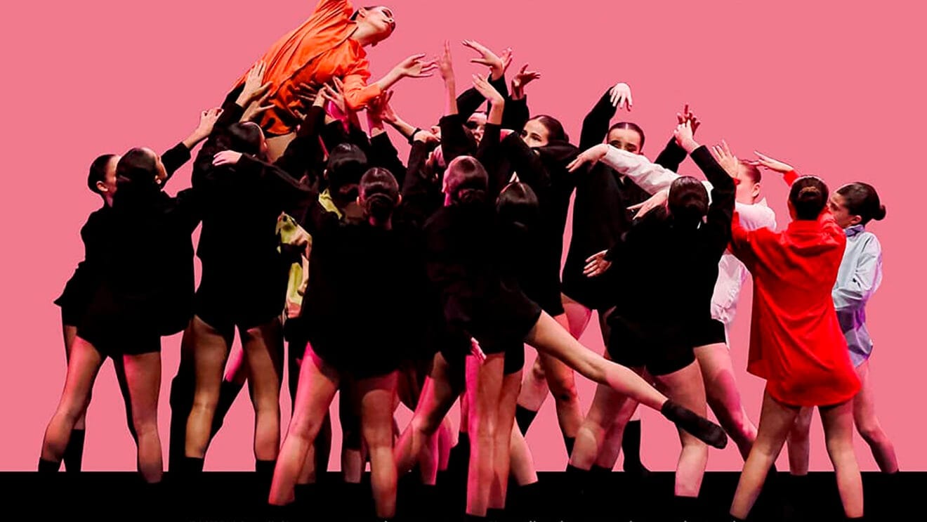 Primera actuación del Jove Ballet de la Marina en su gira comarcal