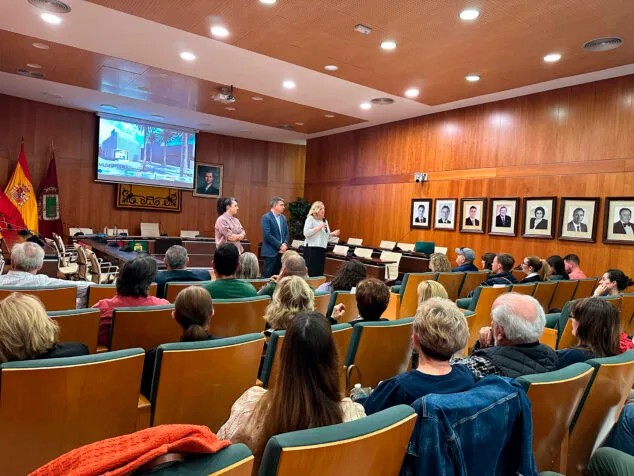 El Museu Fester de Calp pronto será un «hito arquitectónico» con las tradiciones más queridas de la localidad 3 Imagen: Público de la presentación del proyecto del Museu Fester de Calp