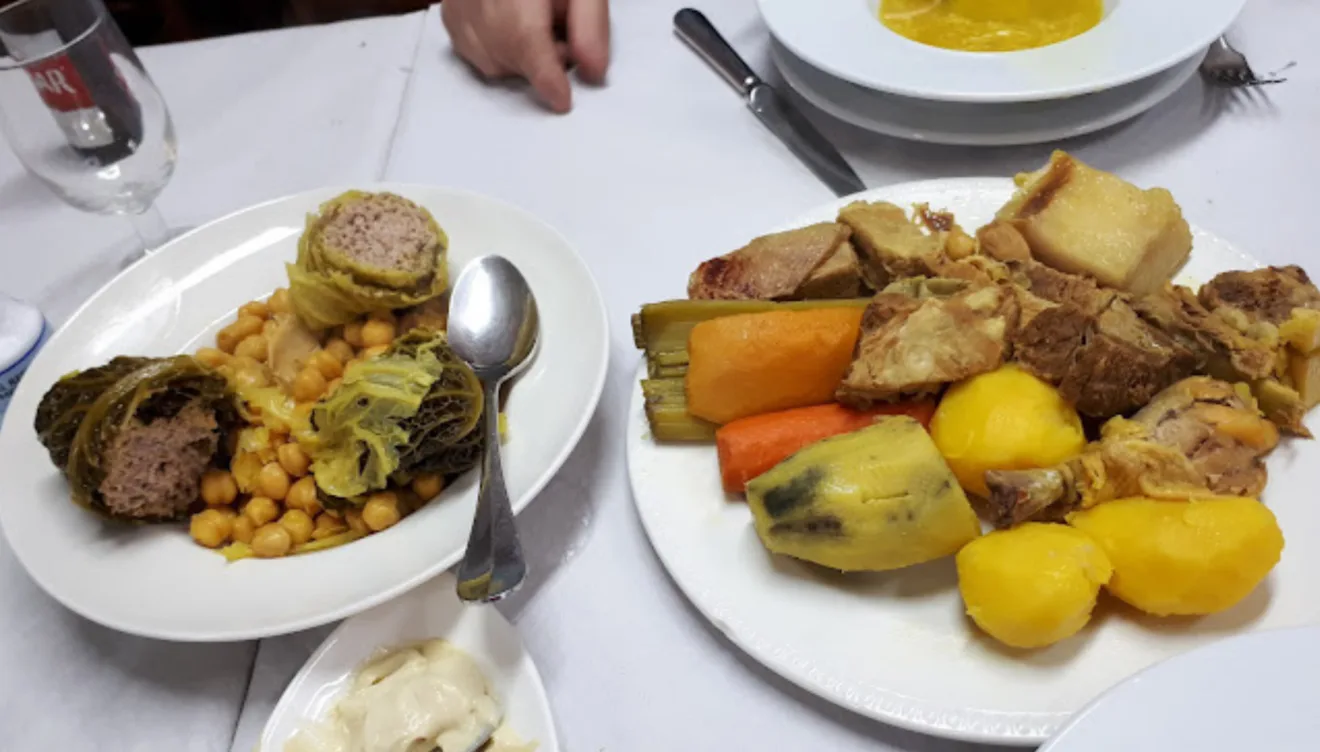 Puchero valenciano tradicional