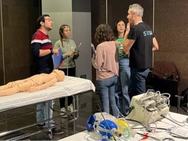 Simulación clínica: Profesionales del Servicio de Urgencias de Dénia se forman con un simulador