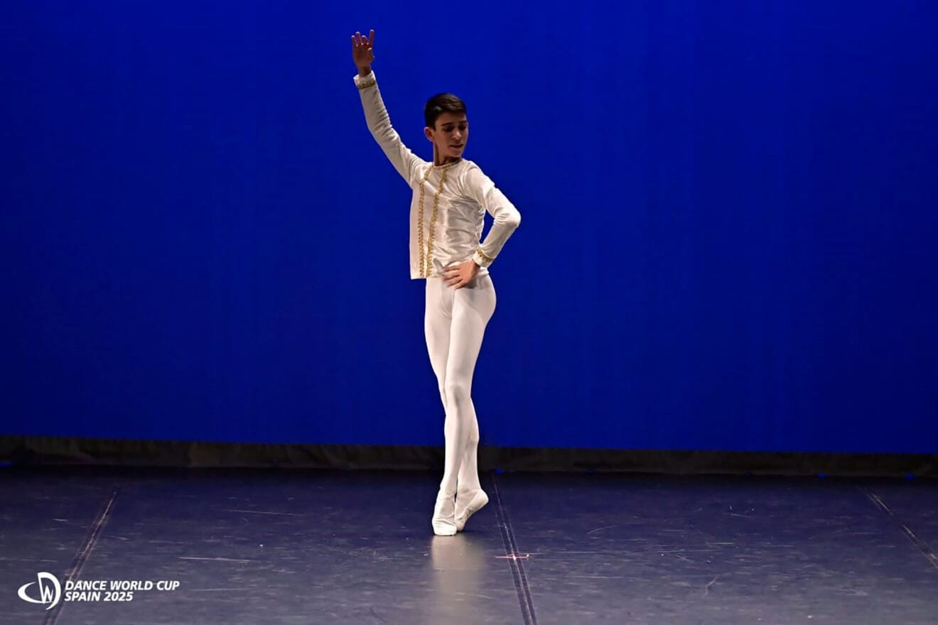 Toni Ferrando (Pego) sobre el escenario de la Dance World Cup en Burgos