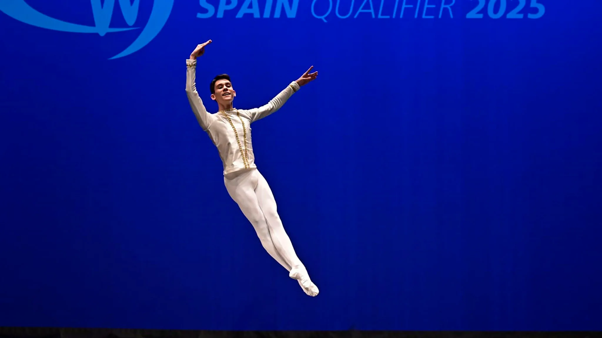 toni ferrando volando en la dance world cup en burgos