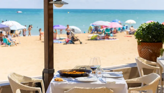 una paella el mar y cero prisas