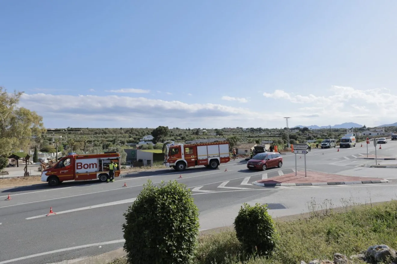 Bomberos en el lugar del accidente