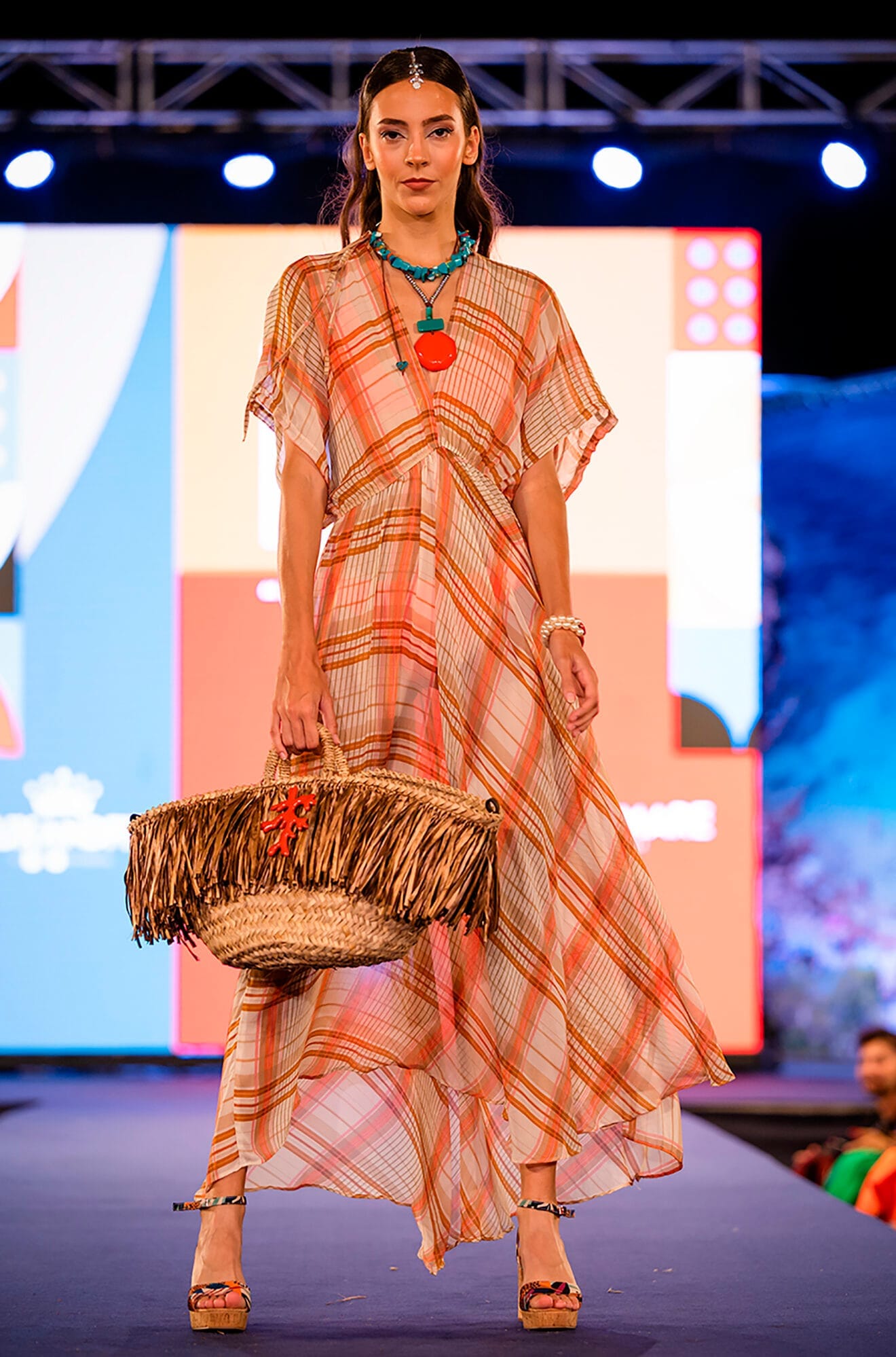 Capazo de Alicia Sarrió sobre las pasarelas - Modelo @evaa_ip