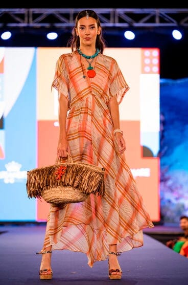 Capazo de Alicia Sarrió sobre las pasarelas – Modelo @evaa_ip