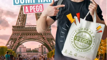 «Passeja pel món l'orgull de comprar a Pego»: la campaña de comercio local que traspasa fronteras 29 cartel de la campana passeja pel mon lorgull de comprar a pego de pego