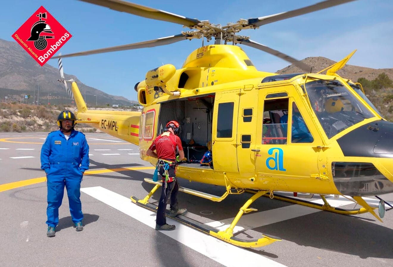 Equipo de rescate para socorrer a la senderista en Benissa