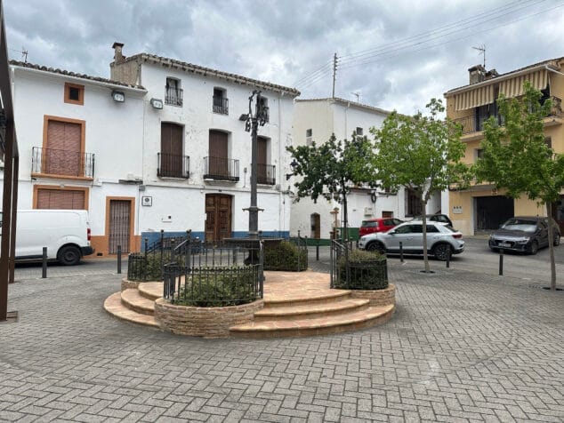 fuente en la placa del poble de parcent en 2025