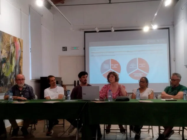 Imagen: Mesa redonda del programa 'En Moviment' en Pedreguer