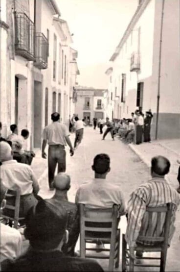 Partida de pilota en el Carrer de Dalt de Parcent – Arxiu Municipal de Parcent