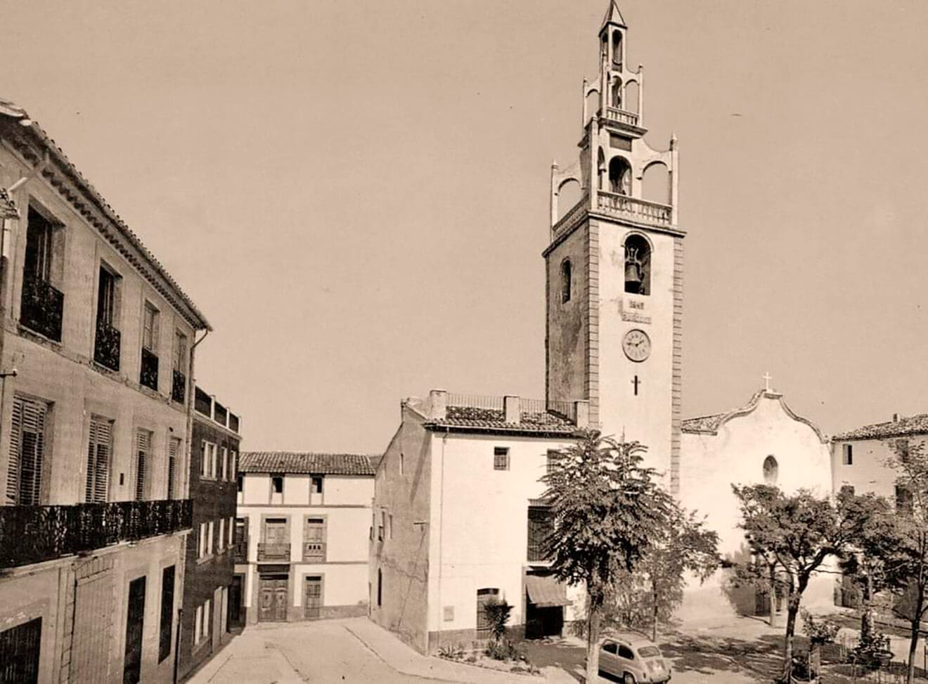 Plaça del Poble y la iglesia de la Puríssima Concepció de Parcent - Arxiu Municipal de Parcent