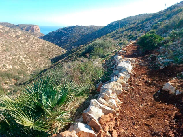 Imagen: Senda de la ruta recuperada del Camí de les Pesqueres de Benitatxell