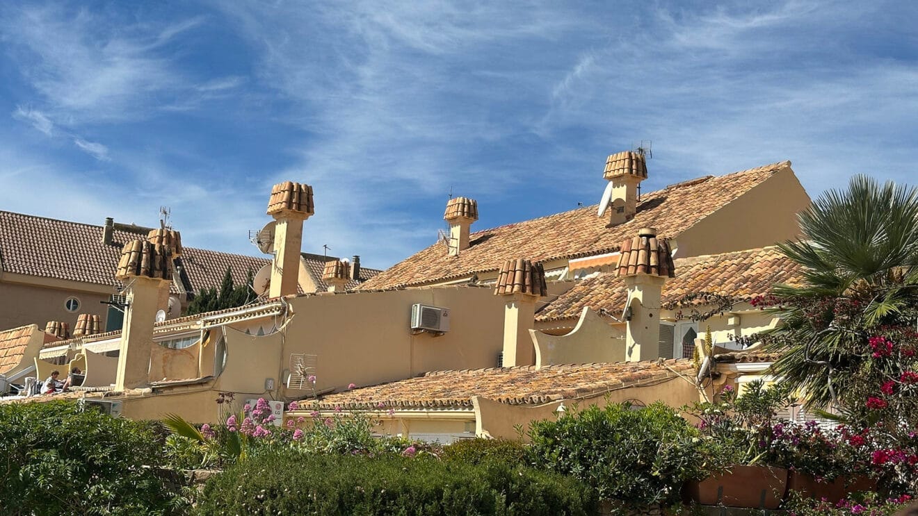 Tejados y chimeneas del edificio Plexus