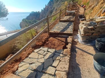 Trabajos junto a los acantilados de Benitatxell