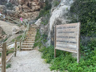 Acceso al mirador de la cala del Moraig de Benitatxell