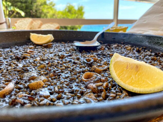 Imagen: Arroz negro en restaurante Sur, Xàbia