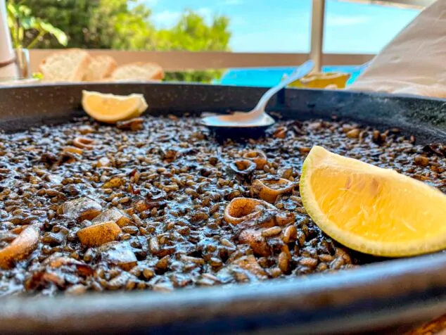 Imagen: Arroz negro en restaurante Sur, Xàbia