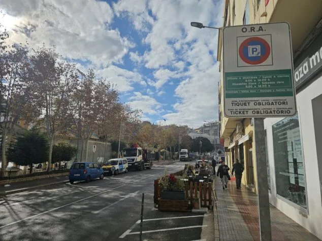 Imagen: Cartel del servicio de estacionamiento regulado (ORA) en Calp