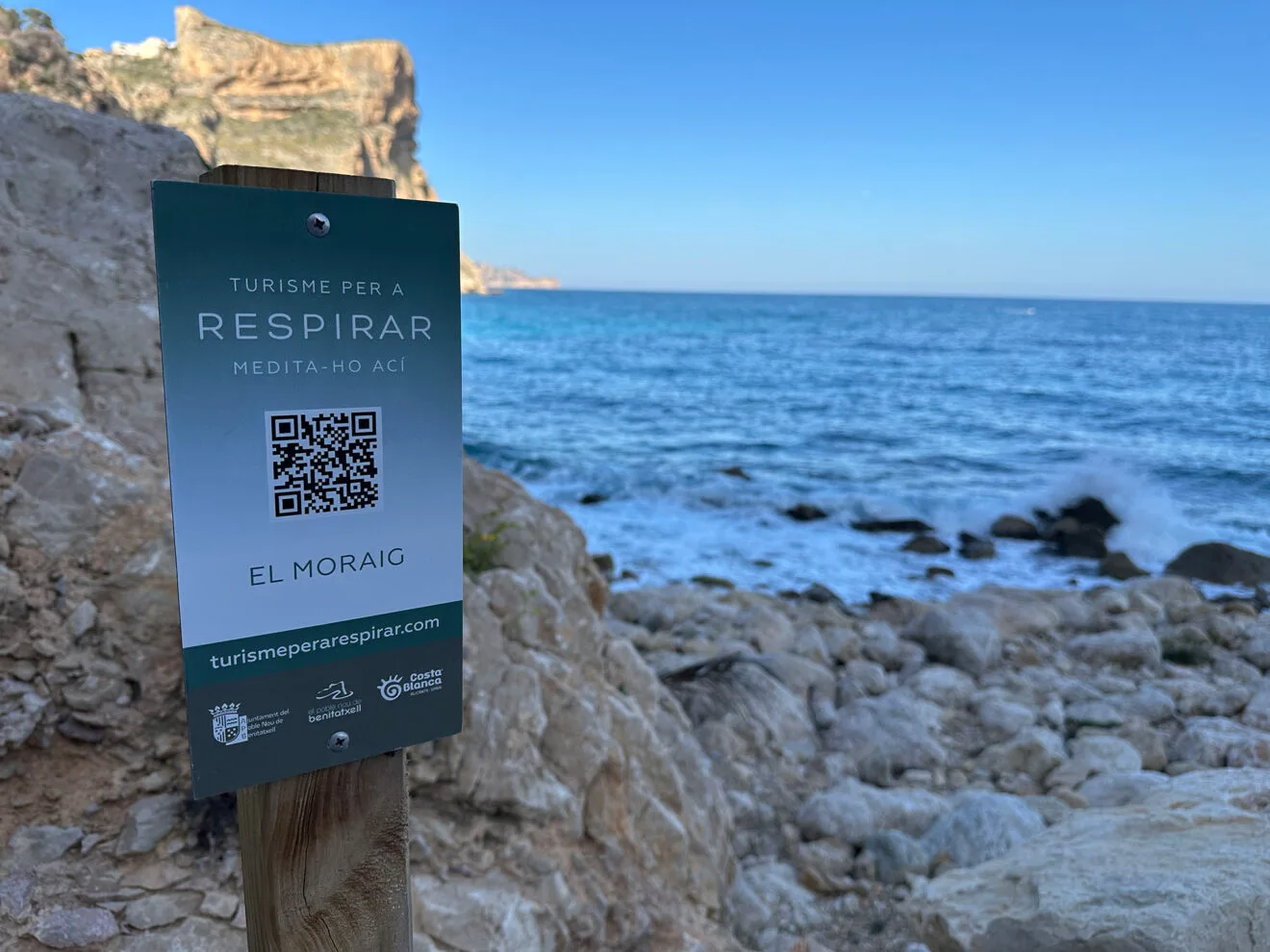 Código QR para meditar en la cala del Moraig de Benitatxell